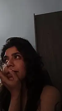 Maricamposs online show from 11-19-25, 04:01