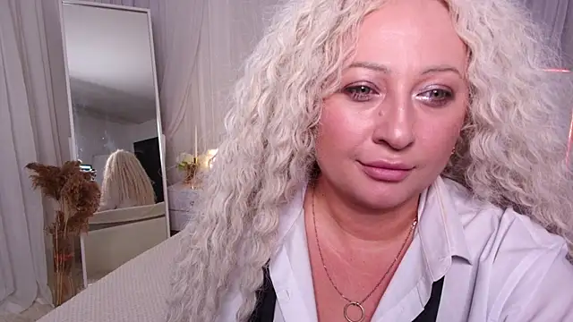 Lilit 1Love online show from 09-27-25, 04:45