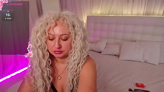 Lilit 1Love online show from 12-18-25, 04:24