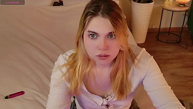 Evie Vall online show from 11-28-25, 05:26