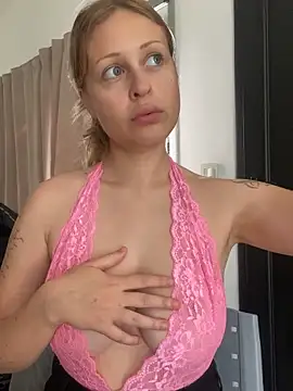 Snapshot of DababyMartina chatting on 10-17-25, 11:46 DababyMartina online show from 10-17-25, 11:46