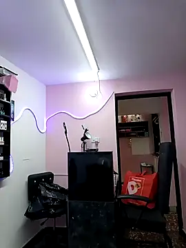 Snapshot of GabyMontenegro chatting on 10-17-25, 05:59 GabyMontenegro online show from 10-17-25, 05:59