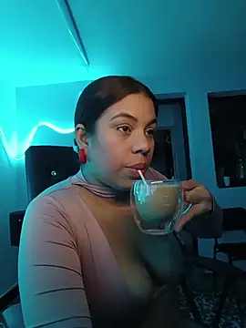 Snapshot of GabyMontenegro chatting on 10-30-25, 11:44 GabyMontenegro online show from 10-30-25, 11:44