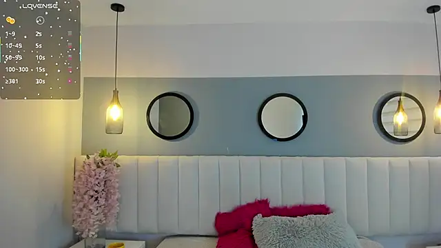 Snapshot of Mila_Hank_ chatting on 11-03-25, 12:28 Mila Hank online show from 11-03-25, 12:28