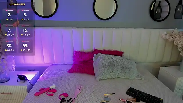 Snapshot of Mila_Hank_ chatting on 11-08-25, 12:16 Mila Hank online show from 11-08-25, 12:16