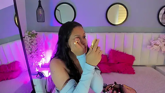 Snapshot of Mila_Hank_ chatting on 11-27-25, 12:29 Mila Hank online show from 11-27-25, 12:29