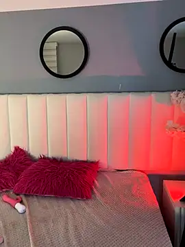 Snapshot of Mila_Hank_ chatting on 11-30-25, 12:14 Mila Hank online show from 11-30-25, 12:14