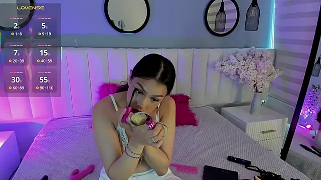 Snapshot of Mila_Hank_ chatting on 12-03-25, 12:25 Mila Hank online show from 12-03-25, 12:25