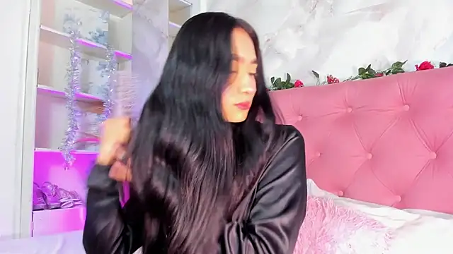 Snapshot of Nicolqueen_ chatting on 02-19-26, 11:06 Nicolqueen online show from 02-19-26, 11:06