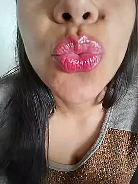 KittyHoleshot87 online show from 09-10-25, 04:07