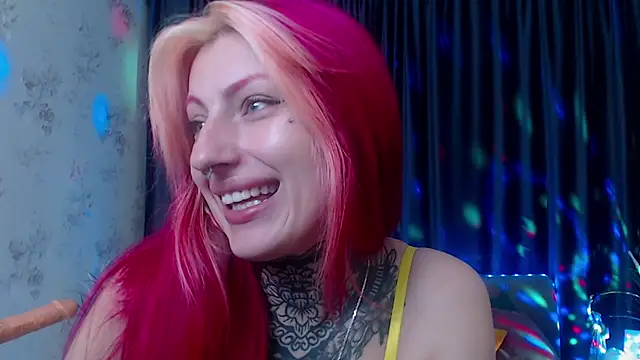 Snapshot of Nina_Blum_ chatting on 10-27-25, 06:28 Nina Blum  online show from 10-27-25, 06:28