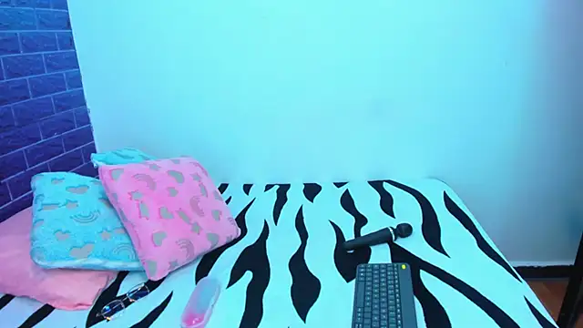 Cora 222 online show from 11-26-25, 10:27