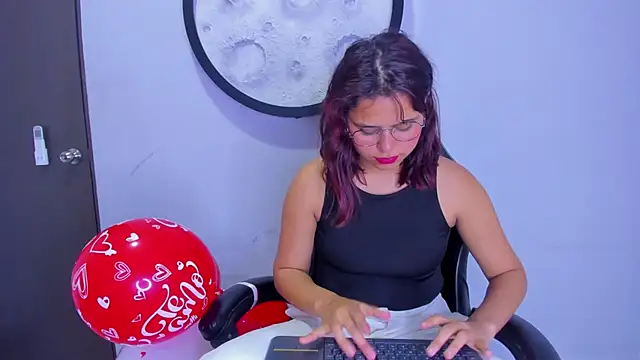 Sofia villareal online show from 02-15-26, 01:09