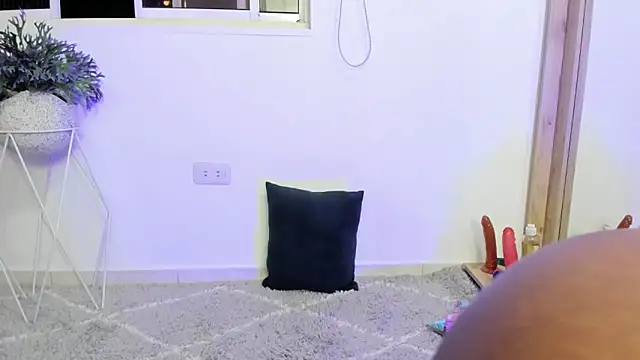 coral15  online show from 10-26-25, 02:17