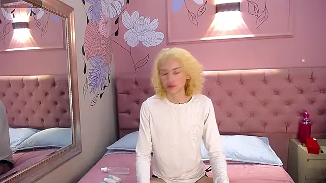 Aaron Fordd online show from 11-23-25, 01:33