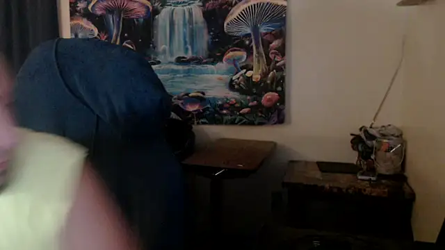 Snapshot of YoBlezz chatting on 09-13-25, 11:21 YoBlezz online show from 09-13-25, 11:21