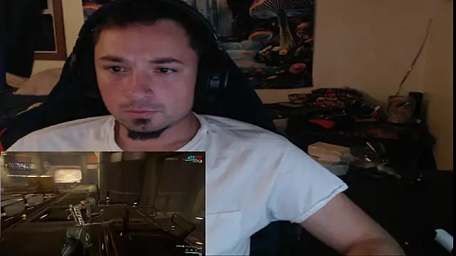 Snapshot of YoBlezz chatting on 09-22-25, 01:18 YoBlezz online show from 09-22-25, 01:18