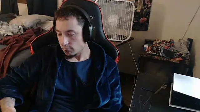 Snapshot of YoBlezz chatting on 09-26-25, 05:39 YoBlezz online show from 09-26-25, 05:39