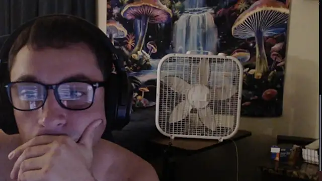 Snapshot of YoBlezz chatting on 09-27-25, 06:40 YoBlezz online show from 09-27-25, 06:40