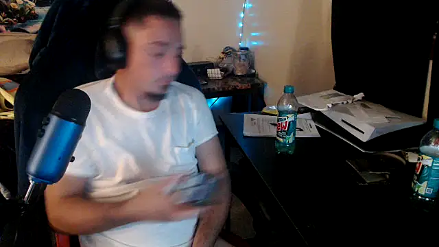 Snapshot of YoBlezz chatting on 10-03-25, 07:05 YoBlezz online show from 10-03-25, 07:05