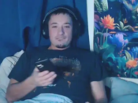 Snapshot of YoBlezz chatting on 11-15-25, 07:05 YoBlezz online show from 11-15-25, 07:05