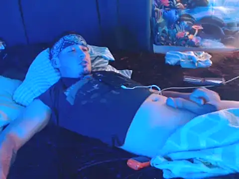 Snapshot of YoBlezz chatting on 11-16-25, 09:04 YoBlezz online show from 11-16-25, 09:04