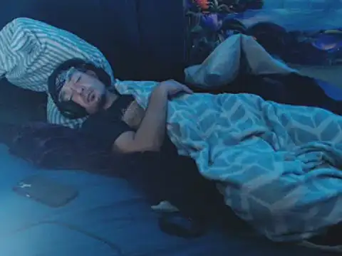 Snapshot of YoBlezz chatting on 11-16-25, 09:09 YoBlezz online show from 11-16-25, 09:09