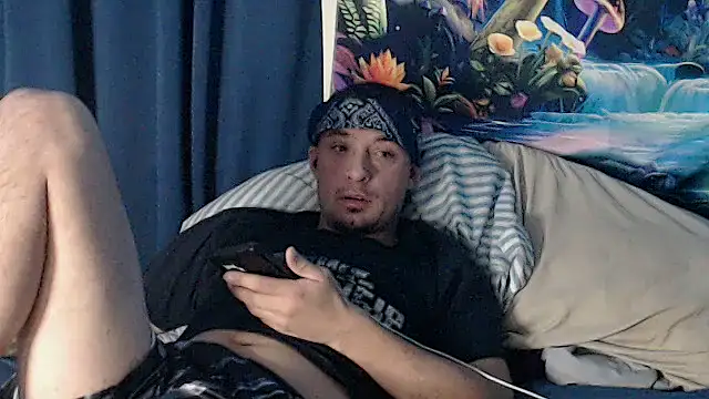 Snapshot of YoBlezz chatting on 11-20-25, 08:14 YoBlezz online show from 11-20-25, 08:14