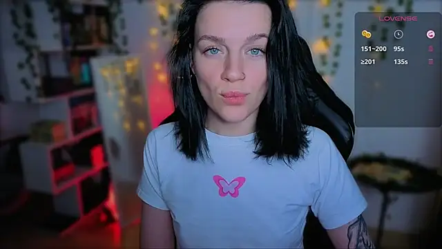 Snapshot of raspberry__girl_ chatting on 09-25-25, 11:41 raspberry  girl  online show from 09-25-25, 11:41