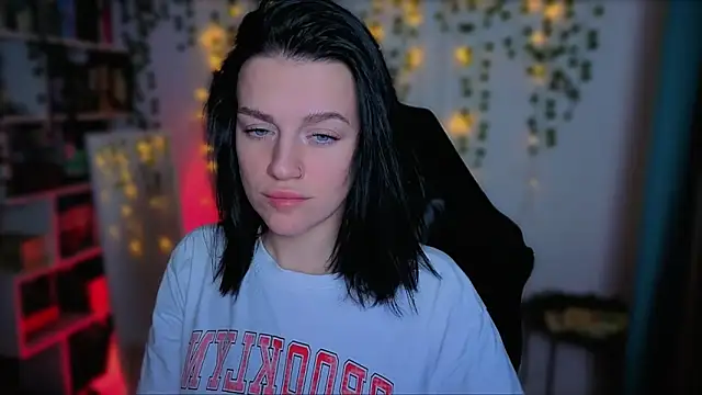 Snapshot of raspberry__girl_ chatting on 09-28-25, 09:42 raspberry  girl  online show from 09-28-25, 09:42