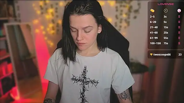 Snapshot of raspberry__girl_ chatting on 10-20-25, 09:04 raspberry  girl  online show from 10-20-25, 09:04