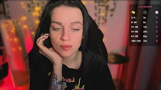 Snapshot of raspberry__girl_ chatting on 10-22-25, 10:20 raspberry  girl  online show from 10-22-25, 10:20