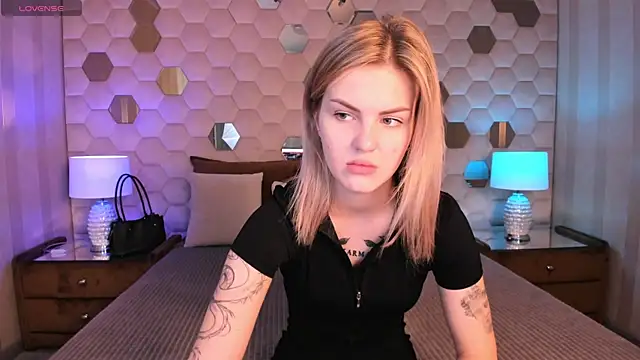 Snapshot of NaomiSol chatting on 09-13-25, 07:35 NaomiSol online show from 09-13-25, 07:35