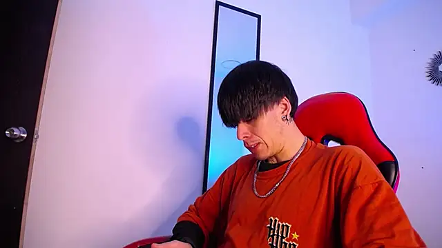 Anhonymus  online show from 11-26-25, 03:40