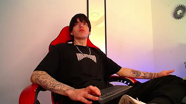 Anhonymus  online show from 12-18-25, 04:07