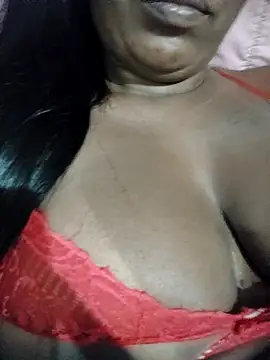 Snapshot of thamihravena chatting on 10-18-25, 11:44 thamihravena online show from 10-18-25, 11:44