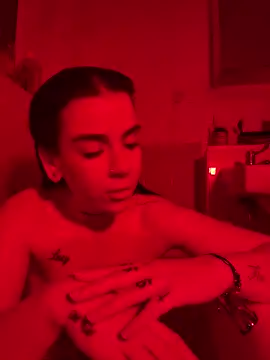 Snapshot of valentinalamont chatting on 10-09-25, 07:34 valentinalamont online show from 10-09-25, 07:34