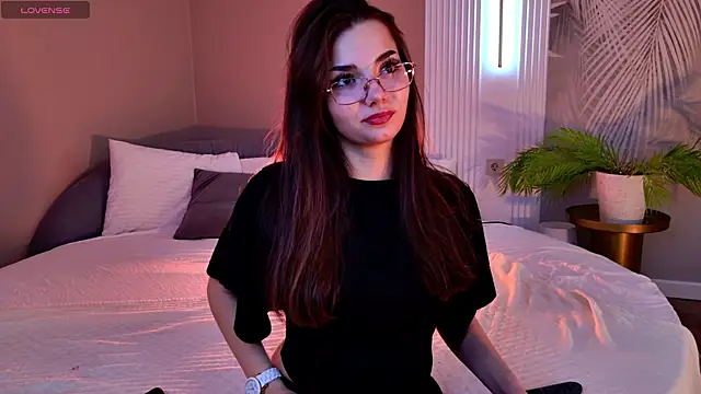 LeaMelone online show from 11-30-25, 04:55