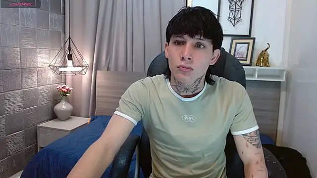 Iantwink18 online show from 10-25-25, 08:14