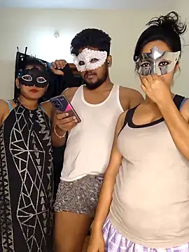 Snapshot of Family02 chatting on 09-27-25, 04:34 Family02 online show from 09-27-25, 04:34