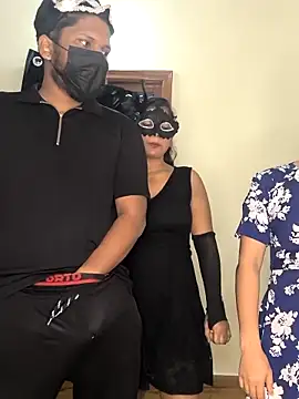 Snapshot of Family02 chatting on 10-01-25, 04:35 Family02 online show from 10-01-25, 04:35