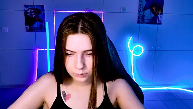 Snapshot of AliceCUNTach chatting on 10-02-25, 05:14 AliceCUNTach online show from 10-02-25, 05:14
