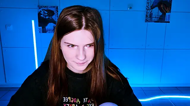 Snapshot of AliceCUNTach chatting on 10-17-25, 05:10 AliceCUNTach online show from 10-17-25, 05:10