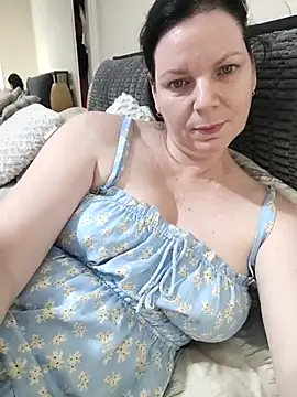 Snapshot of aussiepeaches chatting on 03-11-25, 01:48 aussiepeaches online show from 03-11-25, 01:48