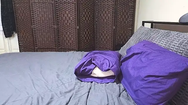 Snapshot of aussiepeaches chatting on 09-12-25, 02:22 aussiepeaches online show from 09-12-25, 02:22