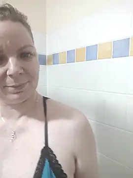 Snapshot of aussiepeaches chatting on 09-23-25, 01:58 aussiepeaches online show from 09-23-25, 01:58