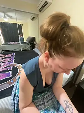 Snapshot of aussiepeaches chatting on 11-11-25, 01:49 aussiepeaches online show from 11-11-25, 01:49