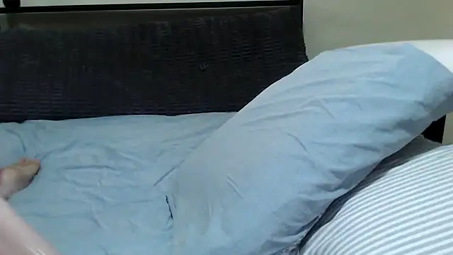 aussiepeaches online show from 12-18-25, 01:44