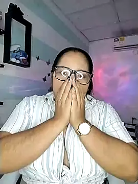 Angelly ricura online show from 10-17-25, 02:41