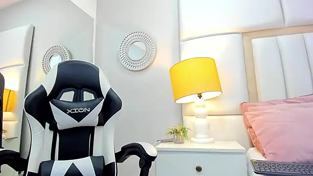 Sweet Lucianaa online show from 12-14-25, 01:27